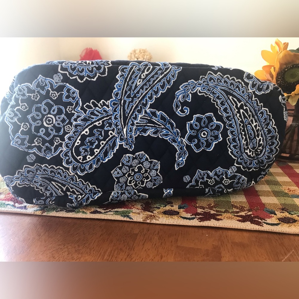 Vera Bradley grand tote in Blue Bandana pattern - Picture 4 of 5